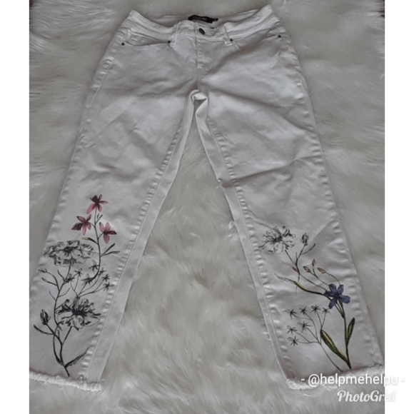 TAKE 1/2 OFF Nanette Lepore Floral Straight Jeans - Picture 2 of 14